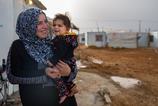 Moeder en kind in Jordaans vluchtelingenkamp waar War Child helpt_War Child Jordanië_180425
