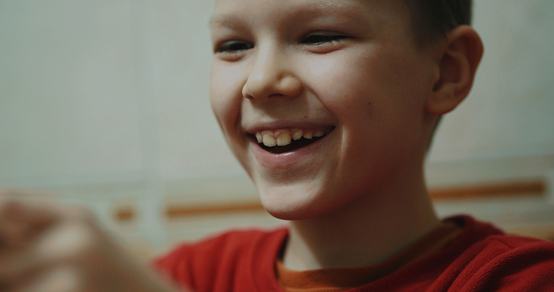 War-Child_Alex_refugee-from-Ukraine_paper-tanks_Moldova_6_220330