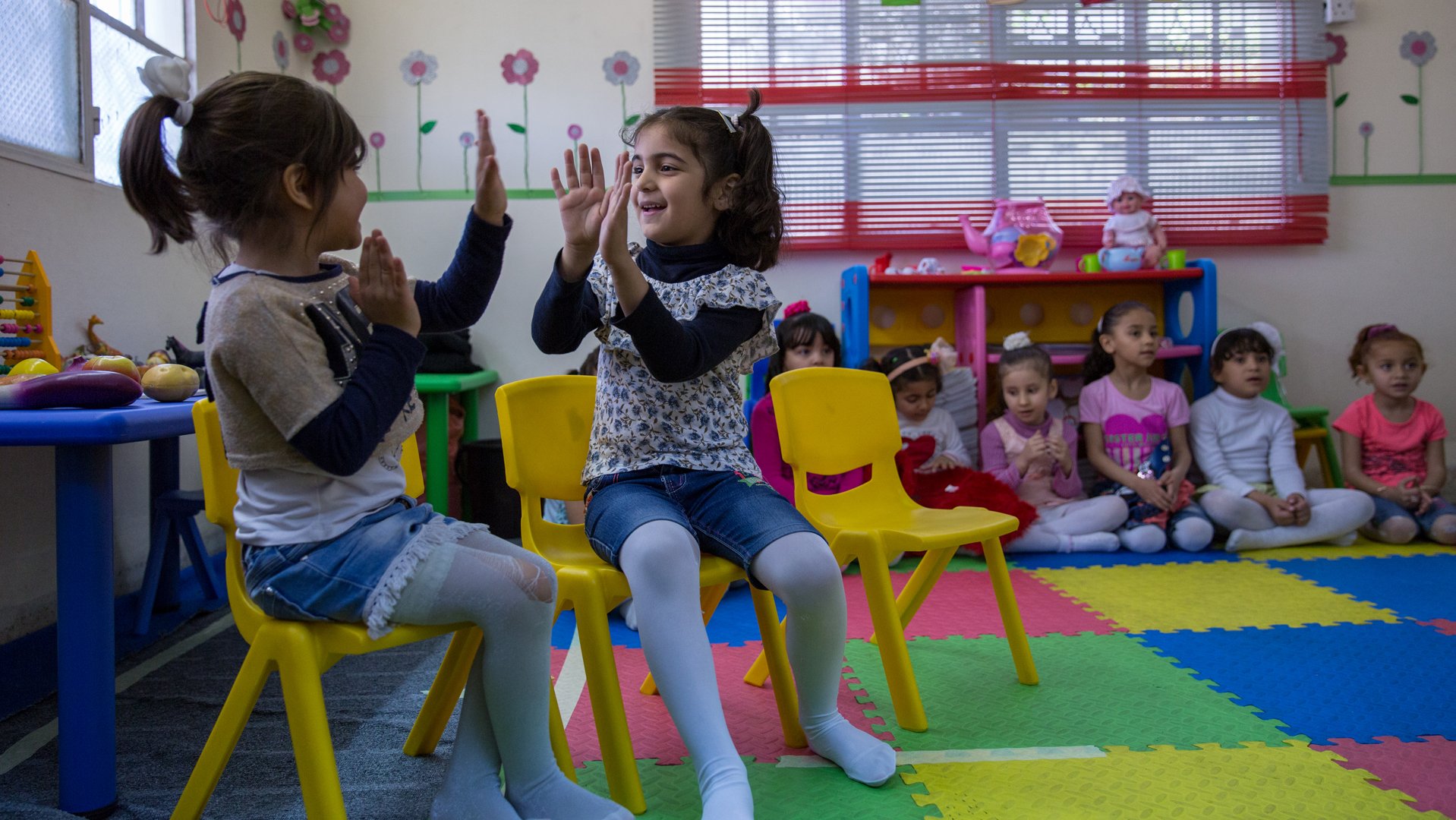 Girls playing in Jordan - War Child Holland