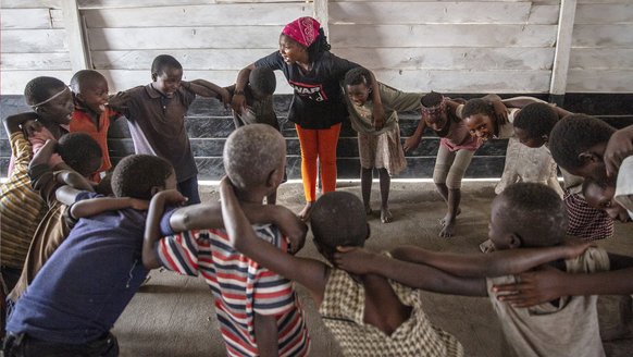 Kinderen leren hun toekomst op te bouwen in groepssessies met War Child in DR Congo_psychosociale steun_180628