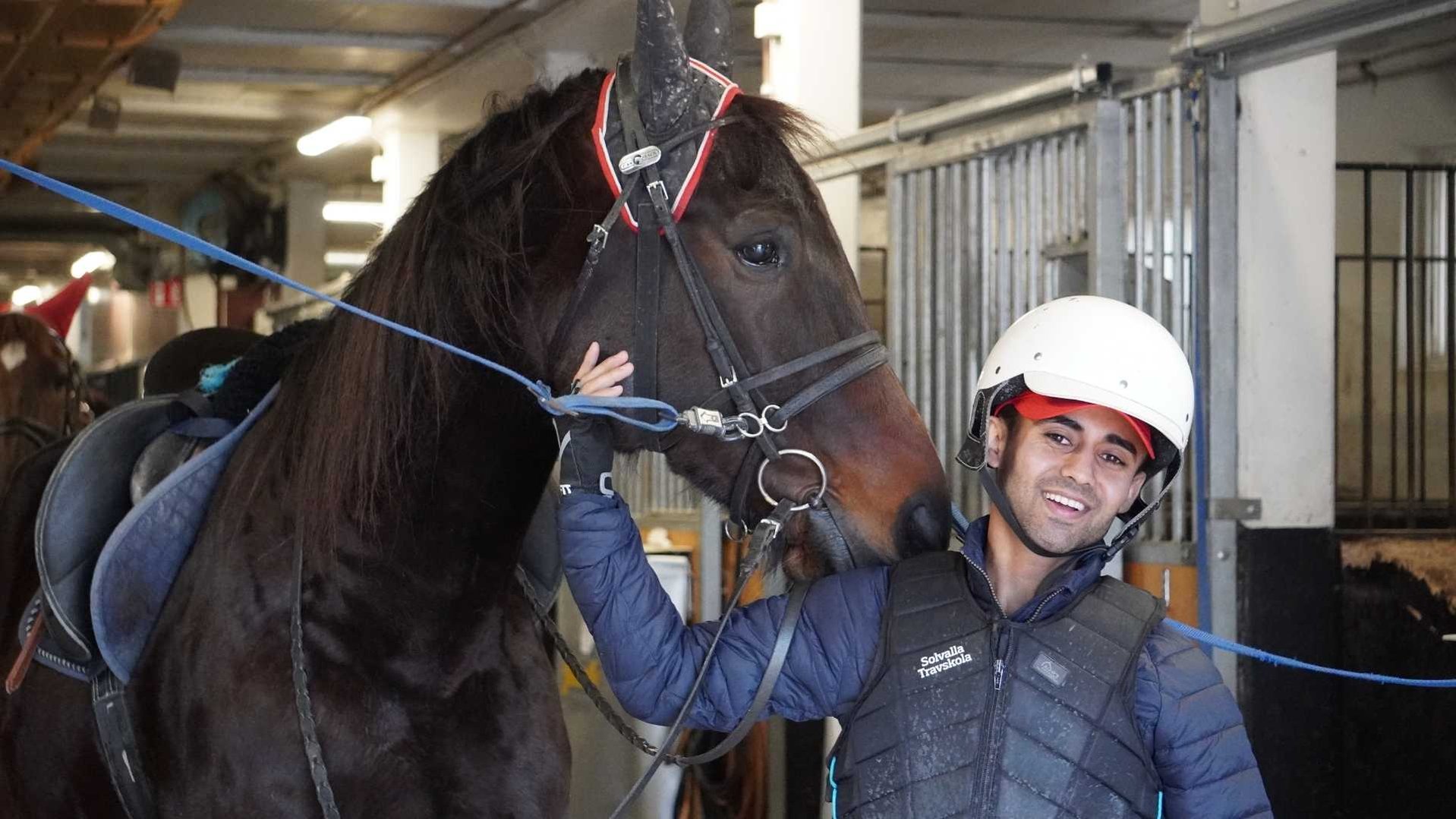 Youth with horse during Travkraft project on Solvalla in Sweden